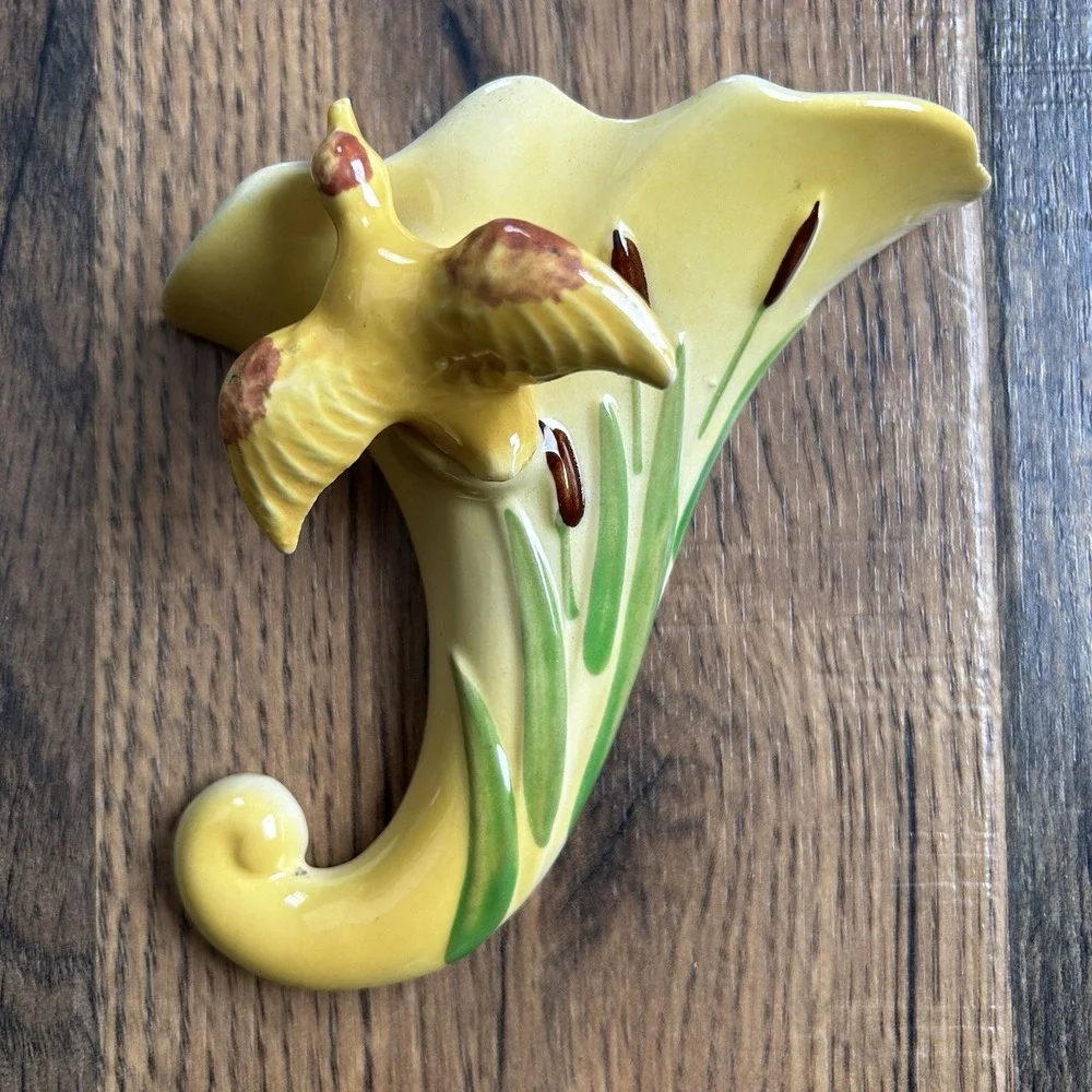 Vintage Ceramic Bird Wall Pocket Vase Cattails MCM Patented 149144